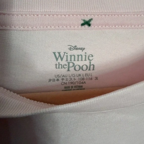 NWT (SIZE L) Disney’s Winnie the Pooh Piglet Graphic Tee Short Sleeve - Picture 6 of 6